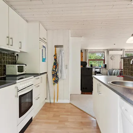 5 Bedroom Amazing In Hébergement de vacances *
