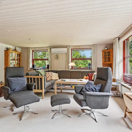 5 Bedroom Amazing In Holiday home