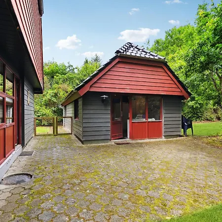 5 Bedroom Amazing In Hébergement de vacances Ulfborg