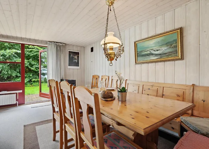 5 Bedroom Amazing In *